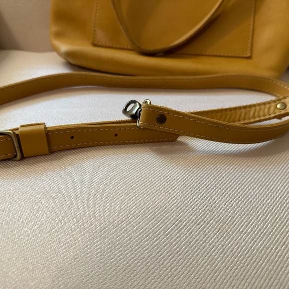 Portland Leather Yellow Tote Bag with Structured Design - Picture 7 of 9